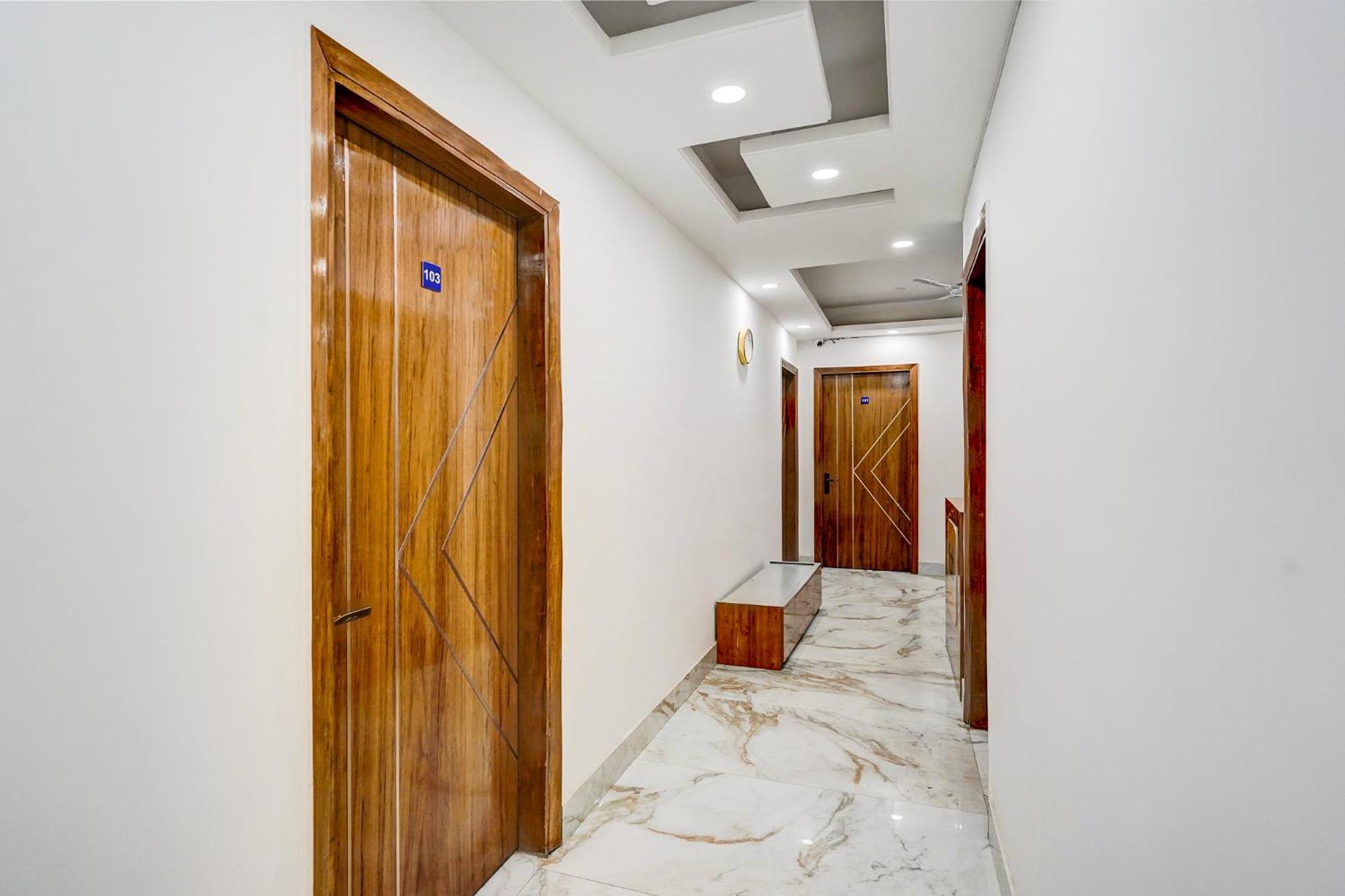 Hotel Fabhotel Nyt Residency